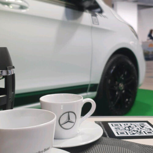 stoisko Mercedes- Benz Camper Show filizanki